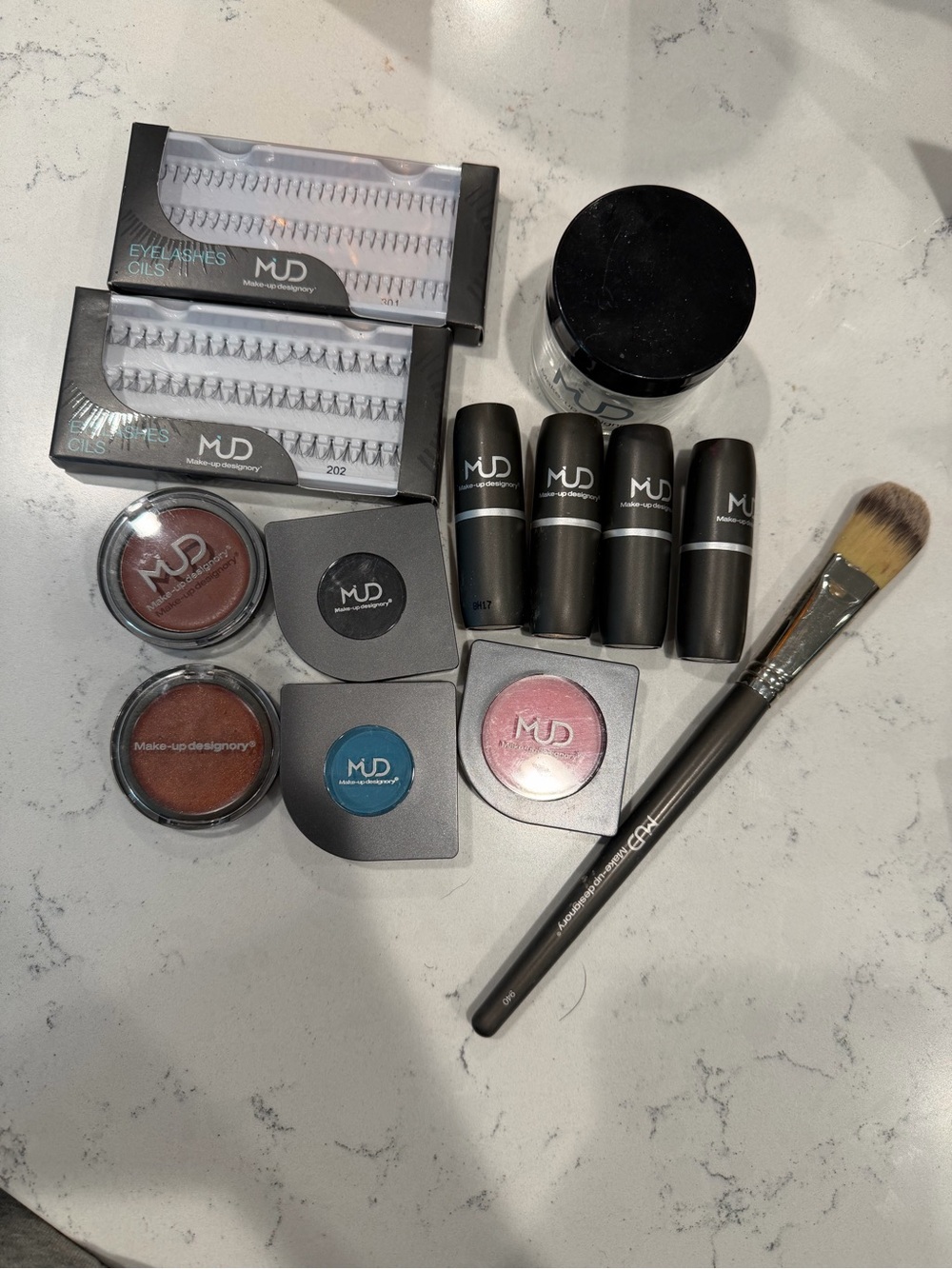 Pink Eyeshadow & Lipstick Collection with False Lashes